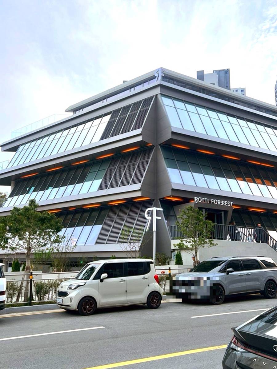 부산 로띠포레스트 — 복합패널 PEWTER 적용 사례